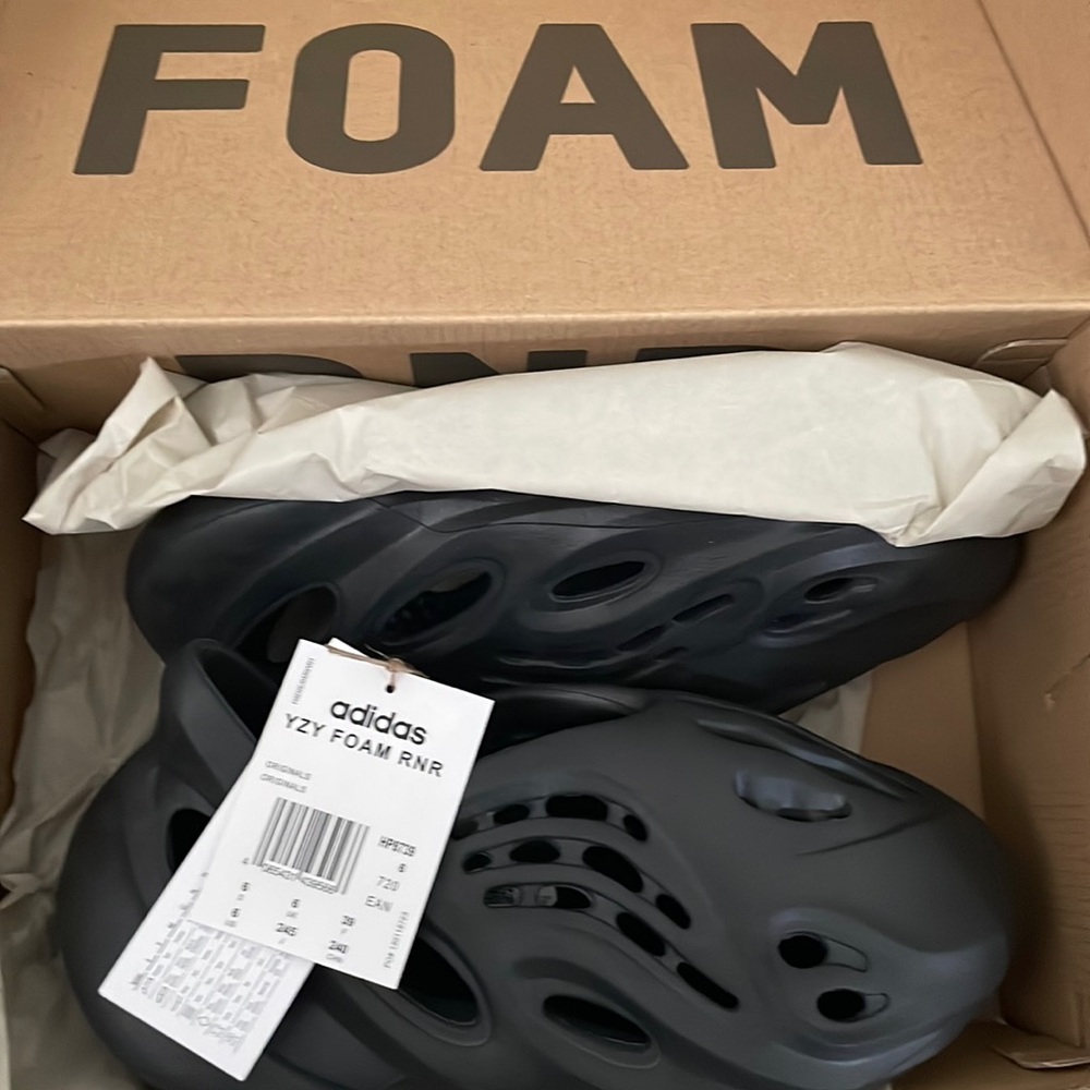 Yeezy Foam Runners (Onyx)